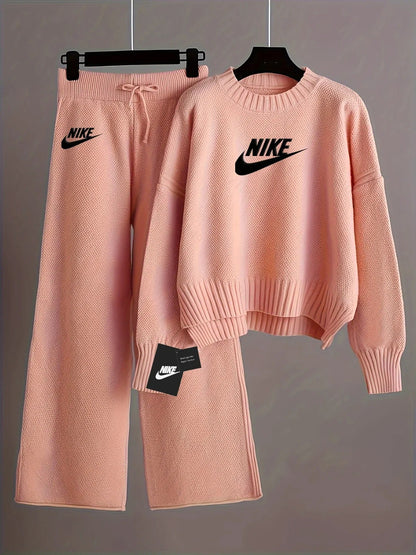 Ensemble Nike Femme 2 Pièces – Pull Oversize & Pantalon Large en Maille