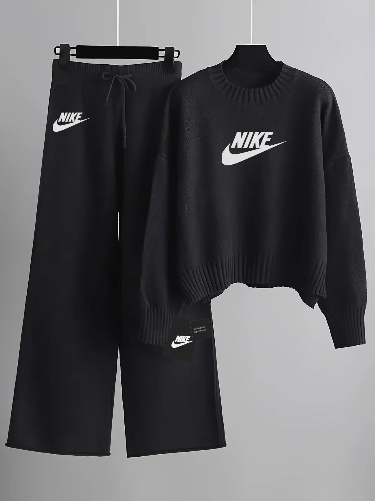 Ensemble Nike Femme 2 Pièces – Pull Oversize & Pantalon Large en Maille